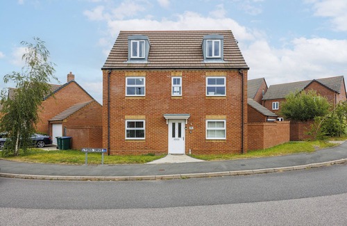 Tatenhill House | *Pristine 5 bedroom 4.5 bathroom* garden & patio*