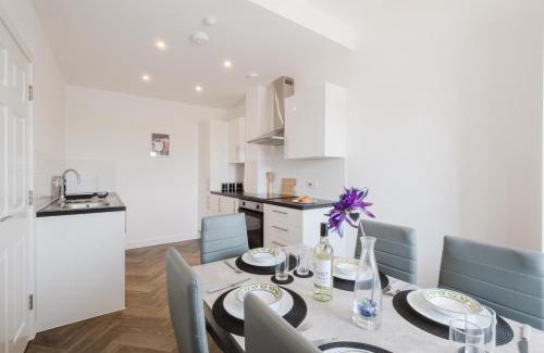 Upton Apartment | Pristine and Modern Home away from Home