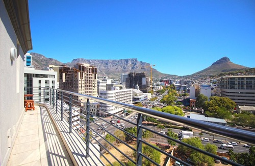 Cape Town City Centre Apartment | Pristine Apartment in the Heart of Cape Town
