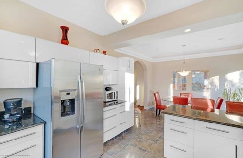 Wall House | Pristine Belmar Beach House - Perfect for couples and families