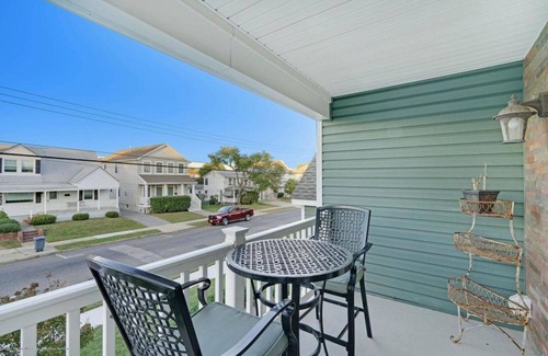 Wall House | Pristine Belmar Beach House - Perfect for couples and families