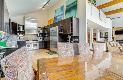 Quandary Village Ski Chalet | Pristine Breckenridge Home w/Hot Tub & Mtn Views!n