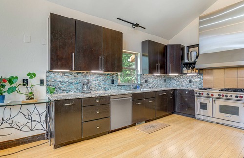 Quandary Village Ski Chalet | Pristine Breckenridge Home w/Hot Tub & Mtn Views!n