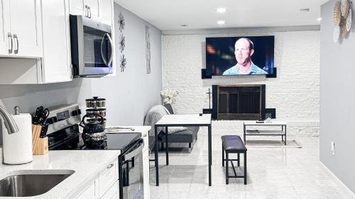 Landover House | Pristine by DC, FEDEX Stadium &UMC center to DMV Metro Area