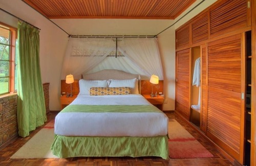 Maasai Mara Cabin | Pristine Eco Safari Lodge Offering Relaxed Pace & Intimate Wildlife Interaction