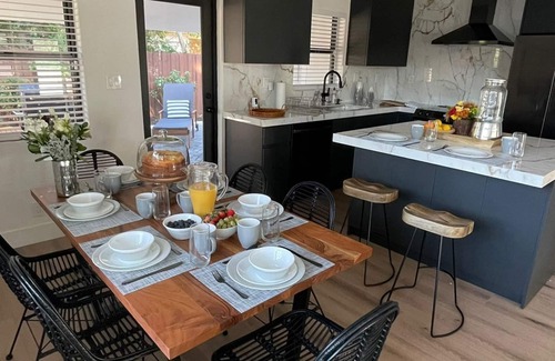 Coral Shores House | Pristine fully renovated home -4 min. drive to the beach