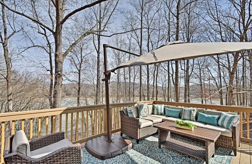 Dover House | Pristine Lake Barkley Escape with Deck, Porch and Bar!