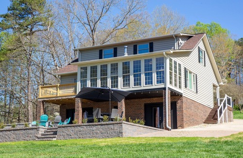 Scotts House | Pristine lake house offering watersports, gameroom favorites, and stunning view