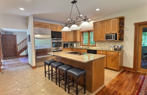 Annandale House | Pristine Lake Sylvia Getaway w/accomidations perfect for large or small groups!