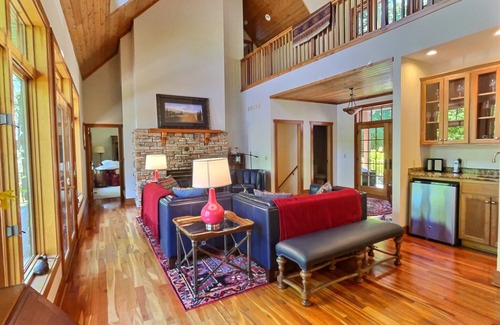 Annandale House | Pristine Lake Sylvia Getaway w/accomidations perfect for large or small groups!
