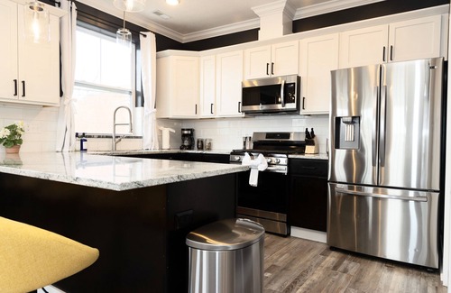 Weinland Park House | Pristine Mid Cen Mod Home I Game Room I Hot Tub on Terrace with City Views