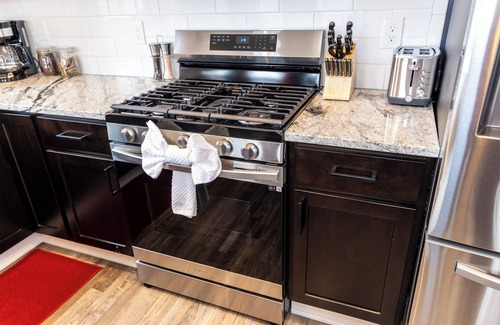 Weinland Park House | Pristine Mid Cen Mod Home I Game Room I Hot Tub on Terrace with City Views