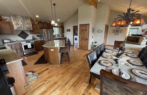 Alma Cabin | Pristine Mountain Lodge w/Breathtaking Mtn/aspen Views ~20 min to Breckenridge