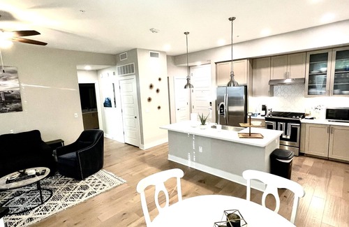Desert View Village Apartment | Pristine North Scottsdale unit