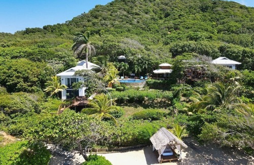 Calabash Bight House | Pristine Reef steps away from Private Beach.