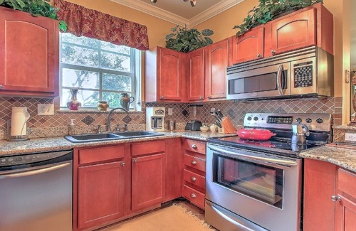 Stuart Condo | Pristine two bedroom garden apartment, gourmet kitchen and wireless internet.