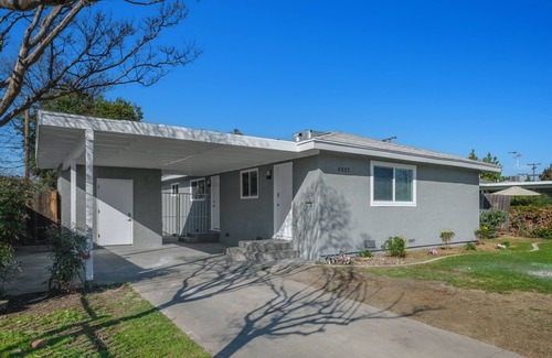 Fresno House | Pristine Upgraded 3B/2Bth w Easy Access to US99