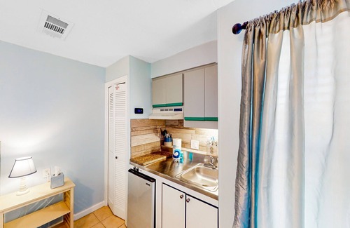 Gulf Lagoon Beach Apartment | Pristine water front condo with sauna, pool, tennis court & WiFi