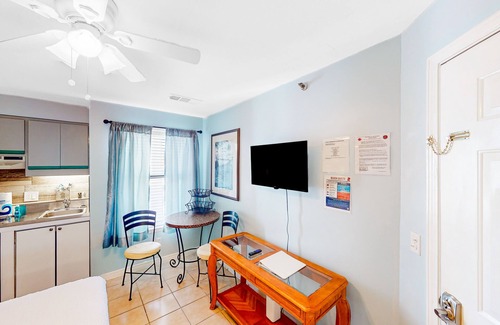 Gulf Lagoon Beach Apartment | Pristine water front condo with sauna, pool, tennis court & WiFi