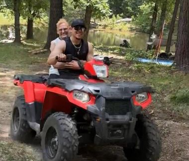 Avinger House | Priv Hidden retreat ATV trails spa fishing outdoor activities