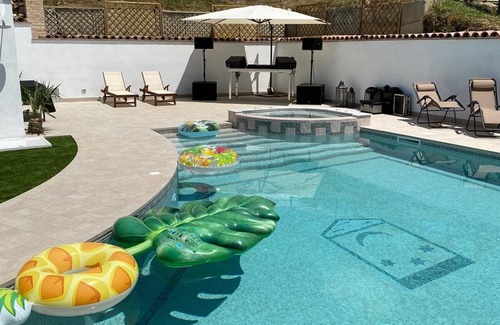 Camporotondo di Fiastrone Villa | Private luxury villa with pool and hot tub in the Sibillini Mountains