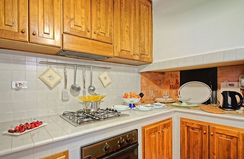 Civitella in Val di Chiana Villa | Private Villa with WIFI, A/C, private pool, patio, panoramic view, parking, close to Arezzo