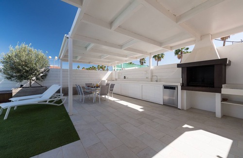 Maspalomas Ski Chalet | Private pool and spectacular barbecue area