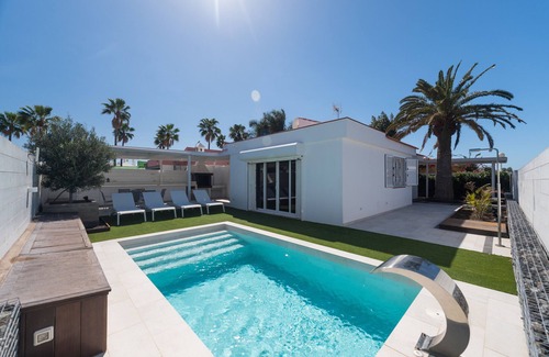 Maspalomas Ski Chalet | Private pool and spectacular barbecue area