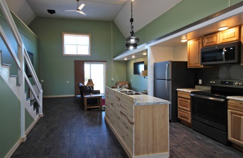Cortez Apartment | Privacy and Views, Pet-Friendly couples' retreat close to Phil's World