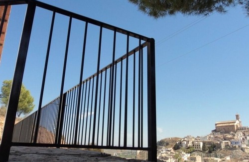 Cehegin House | Privacy and well connected, light amplitude and landscape.