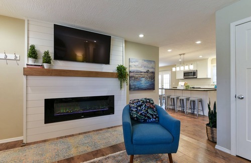 Springfield House | [Privacy Fence] + Firepit + Fully Equipped Kitchen