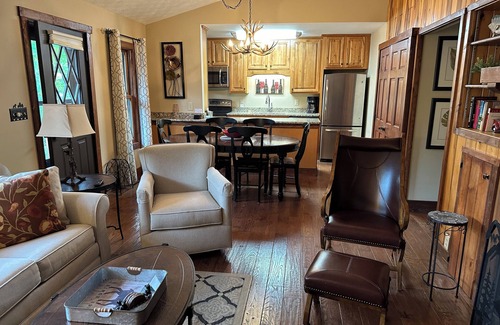 Burnsville Cottage | Privacy & Solitude! Cute as a button! Awesome views!