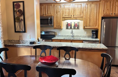 Burnsville Cottage | Privacy & Solitude! Cute as a button! Awesome views!