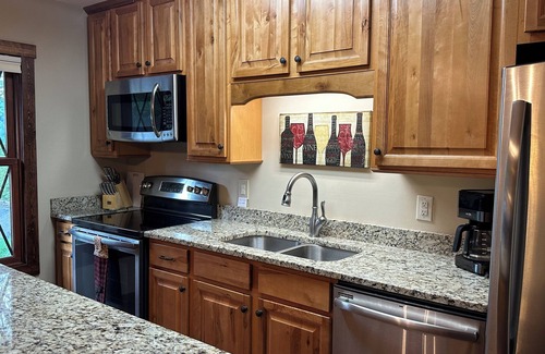 Burnsville Cottage | Privacy & Solitude! Cute as a button! Awesome views!