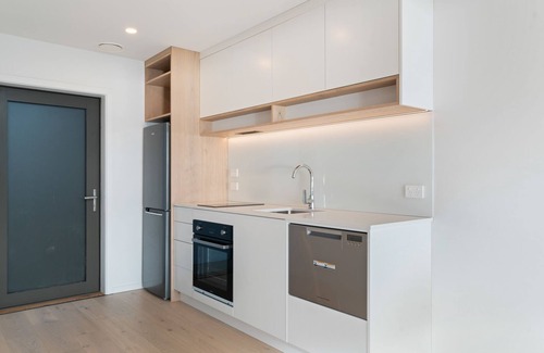 Lake Hawea Condo | Privacy with spectacular lake view. All new duplex apartment 5min walk to beach.