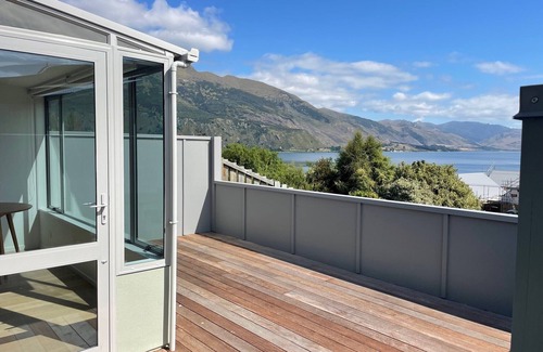 Lake Hawea Condo | Privacy with spectacular lake view. All new duplex apartment 5min walk to beach.