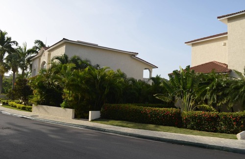 San Francisco de Macoris Villa | Private 5 BR Villa Getaway with Resort Amenities