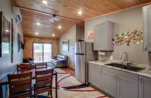 Interlochen Condo | Privat Hot Tub! Sleeps 6 *Traverse City *Sleeping Bear Dunes
