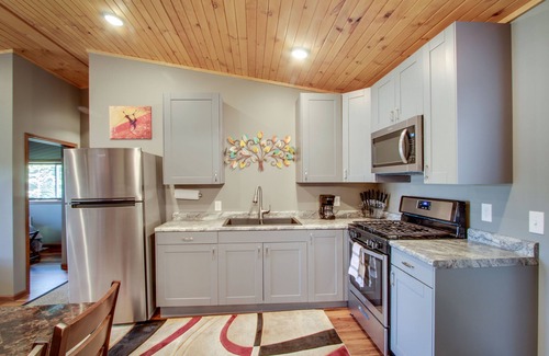 Interlochen Condo | Privat Hot Tub! Sleeps 6 *Traverse City *Sleeping Bear Dunes