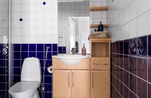 Trangsund Apartment | Privat lägenhet i villa 15 min från city.