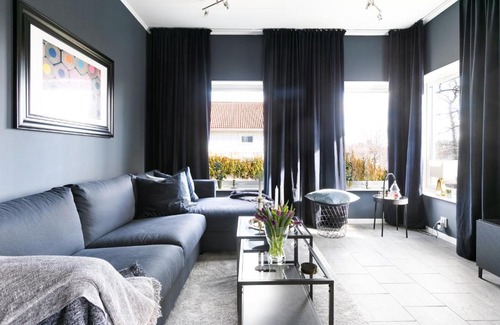 Trangsund Apartment | Privat lägenhet i villa 15 min från city.