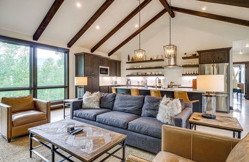 Silverthorne House | Private 1+ Acre & Hot Tub: Silverthorne Mtn Escape