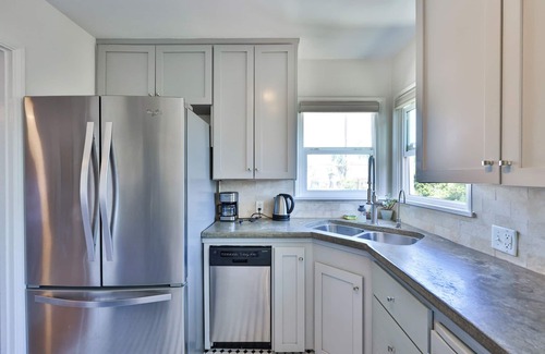 South Park Apartment | Private 1 bdrm apartment Balboa Park + Zoo steps away, EASY PKNG + HotTub + W/D