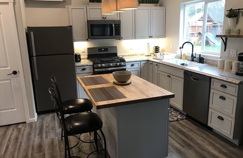 Grants Pass Cottage | Private 1 BDRM Cottage