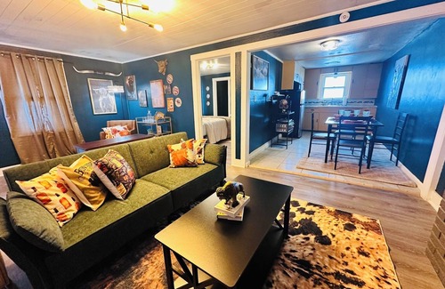 Russell Condo | Private 1 Bedroom/1 Bathroom with Kitchenette/LR/Fireplace/Community Laundry-Sleeps Up to 4 PP