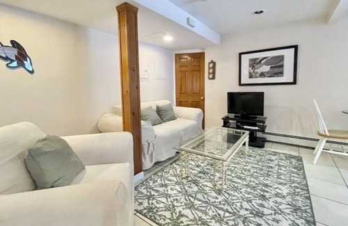 Upper Brookville Apartment | Private 1 bedroom apartment by the pool.