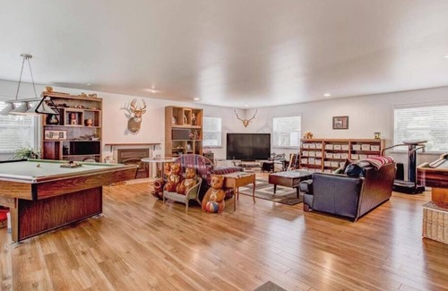 Salmon Arm House | Private 1 Bedroom Carriage House on an Acreage- 8 minutes to downtown Salmon Arm