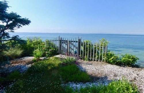 Vineyard Haven House | Private 14 Acre Waterfront Home