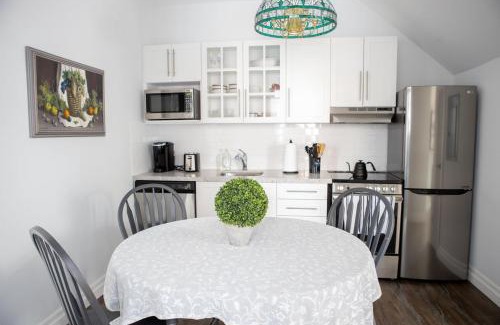 Burlington Apartment | Private 1bed 1bath Apt Near Downtown 1st floor - U2