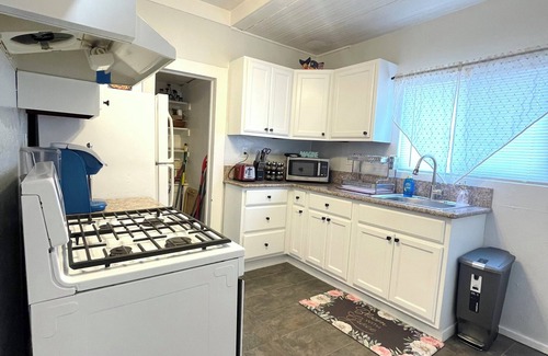 Pico-Union House | Private 1bedroom 1 bath bungalow close to most desirable location in LA